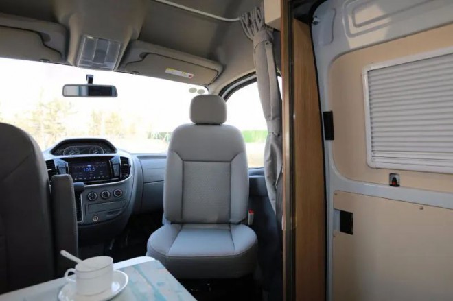 宇通大通V80国六B310舒适版房车（横置床）