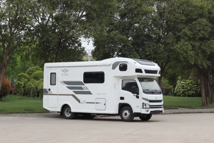 9月2日郑州房车展——新飞S100房车，开窗见海，车内即家940d4e61fe4537237ea8c7ce1ea26dbe