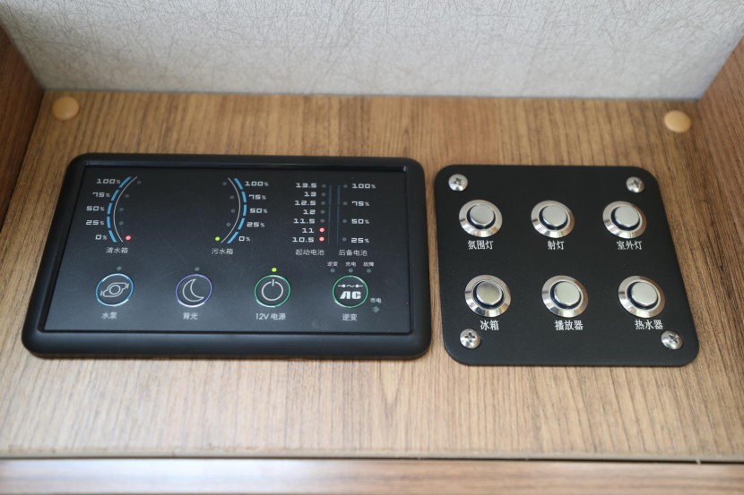 全新内饰格局，飞神9012升级款拖挂房车 9.98万元 WLH_8385