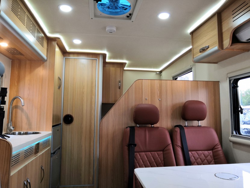 6.5洛阳房车展都市丛林房车将携新款车型首发亮相展会66d75171fe0b4a978a2607855cc39375