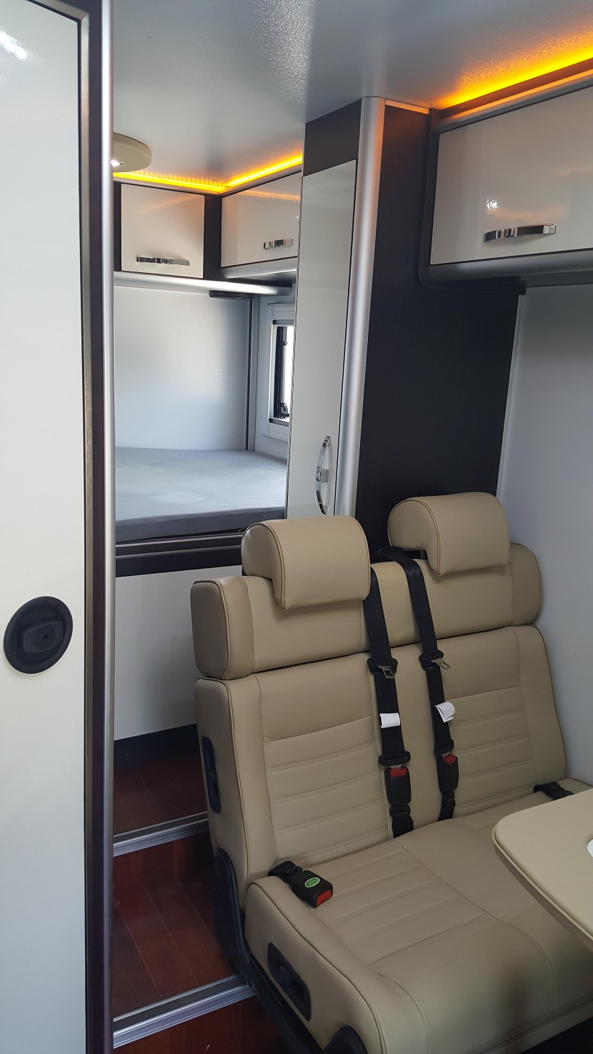 36.8万元起 盛弘房车大通C型自动挡房车 10