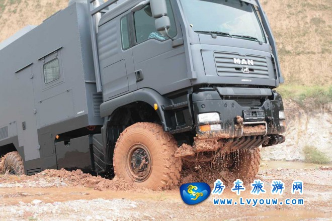 阿莫迪罗·远征者V1ATV型越野房车（曼TGA6X6）MAN底盘系列