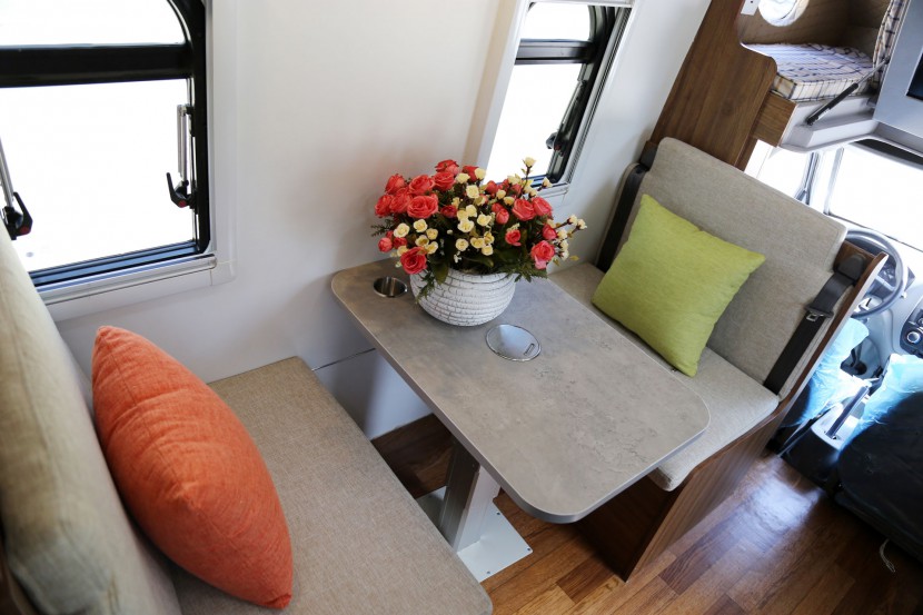 新飞房车新伽途旅居版 13.98万元 IMG_9551