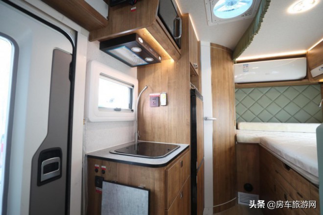 12.12飞神钜惠大促，依维柯房车最低33万起售37fc530757a44dceb09dd9959448a7a8