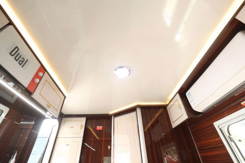 11.23杭州房车展天恩房车即将携仅售6.98万全国上牌的拖挂房车亮相ca18cc39369848448ce9cdf144e5dceb