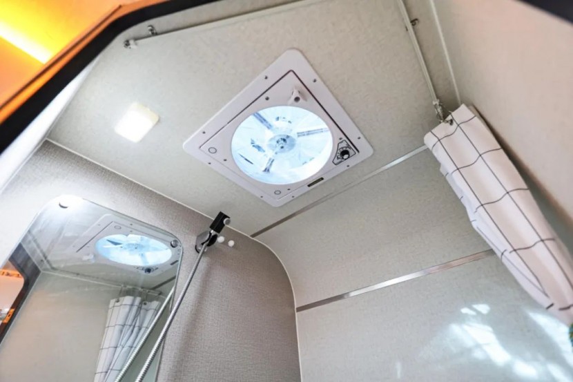 36.8万的C型房车，究竟是噱头还是馅饼？get?code=MmQwZDFlNjRjMDg1ZjY3NDIyYmM1MjlmNDUxOGRiODUsMTY2MTkyMjUxMzgwOA==