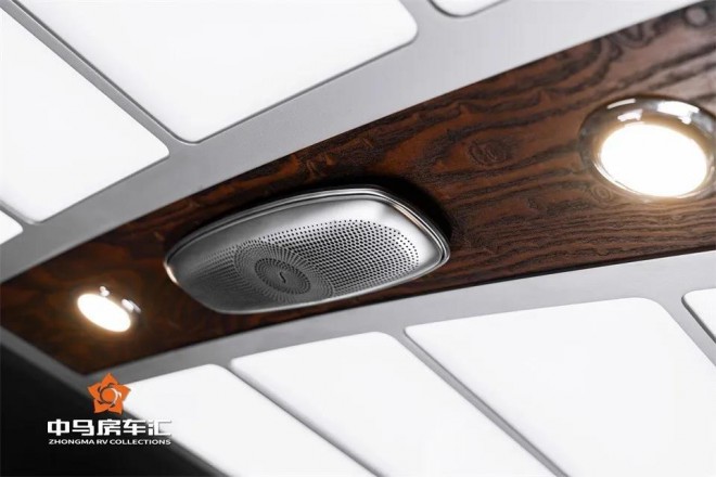 120万起？奔驰MPV换立标，用料过猛太豪侈，还买什么雷克萨斯LM12.jpg