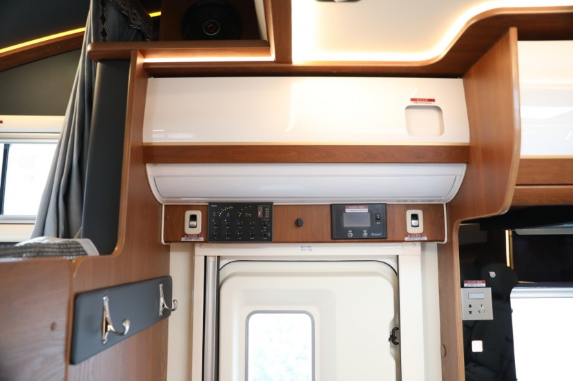 076A0204