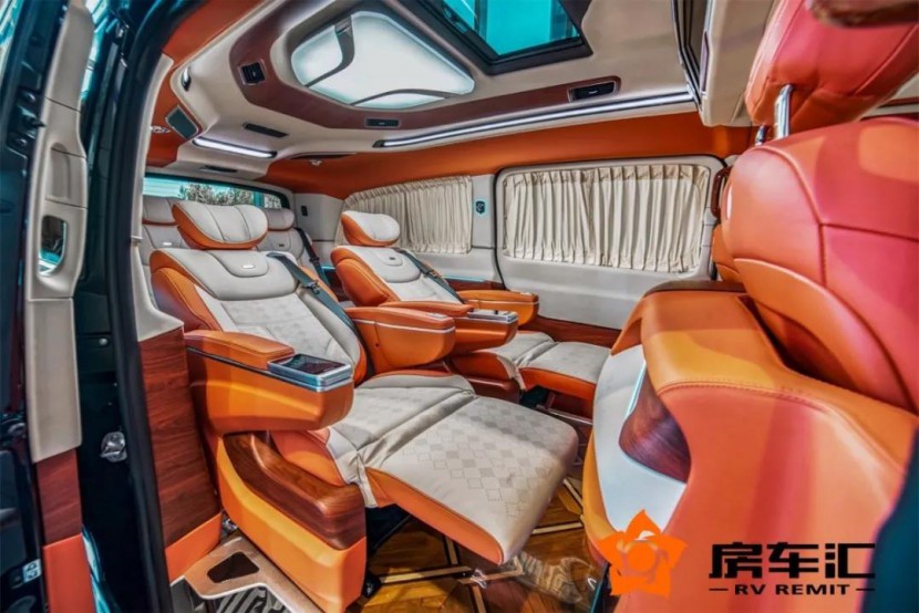 奔驰傲旋大白鲨七座商务，仿生动力学限量发售，霸气别致！11.jpg