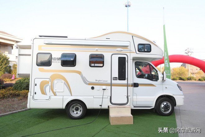 年终大促来袭!铂驰房车“大放价”!疯狂让利中,快来抢购吧~高水准设计及装配工艺,铂驰房车旅行家依维柯双拓展C型房车实拍
