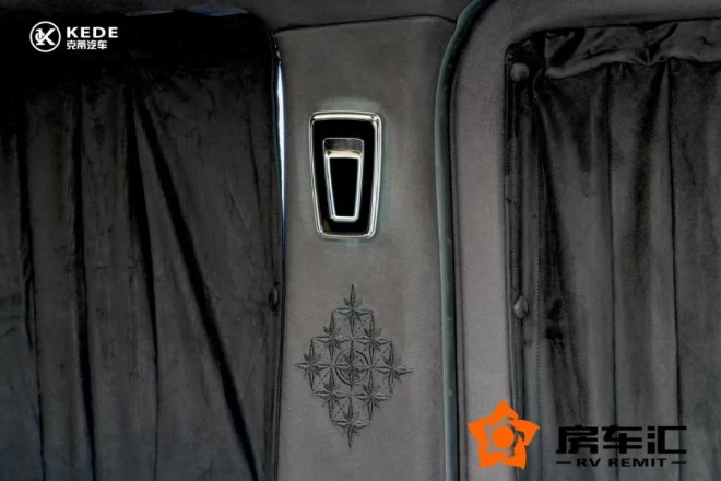 全新奔驰VST980高顶，​双色车身，全隔断4+2尊享来袭！16.jpg