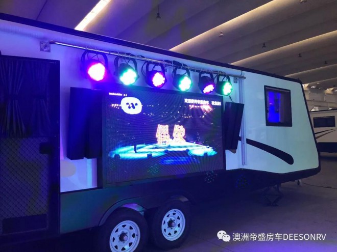 帝盛房车经典系列-10米KTV户外大屏款营地房车10fc444c2f1a43d8a1818db0a542d6d4