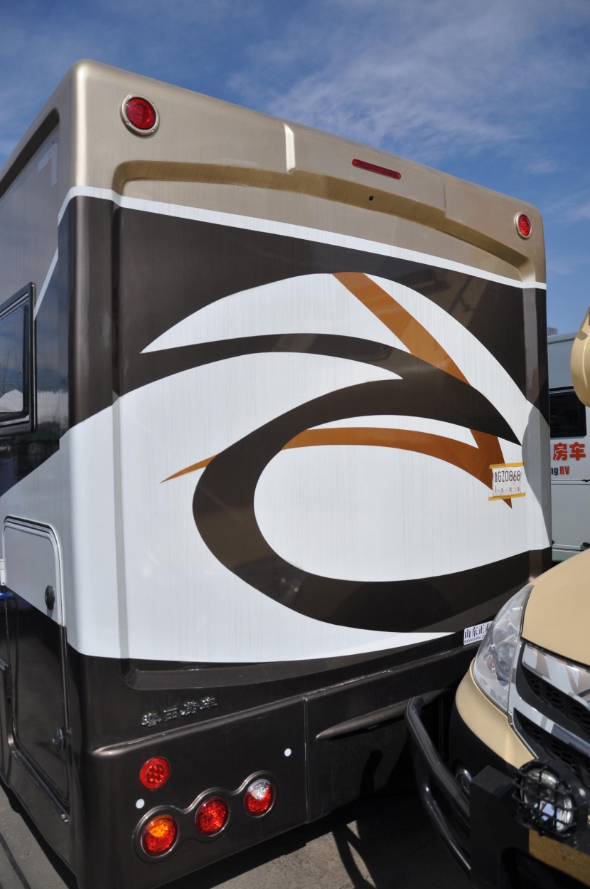 直降50万!独家团购108万即可抢购158万春田奔驰斯宾特524顶配房车 DSC_0159