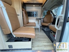 上汽大通 18上汽大通V80原厂房车