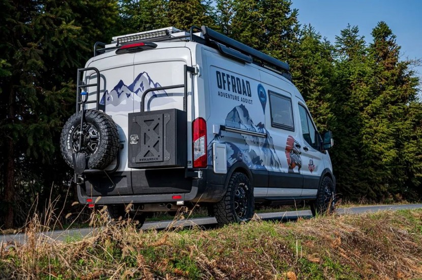 旅美速腾进口福特350SRW路航者四驱房车，邀您参加第五届郑州房车展，舒适生活，从不将就！2679d81c01d666ac353433f98e93dbe2