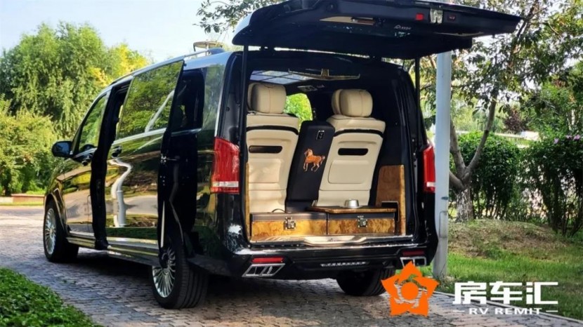 奔驰圣母峰定制MPV！内饰过分奢华，网友：专为老板明星量身打造8.jpg