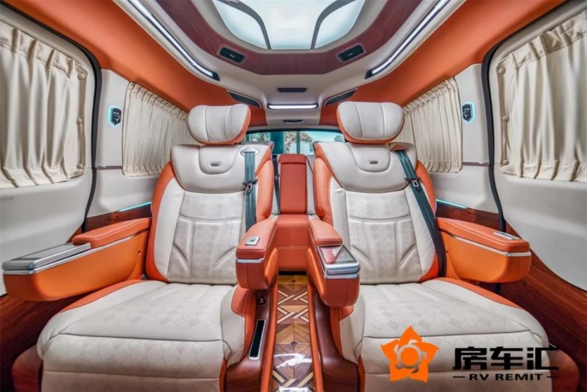 展厅实拍丨奔驰大白鲨AUXUN，半隔七座上新！8.jpg