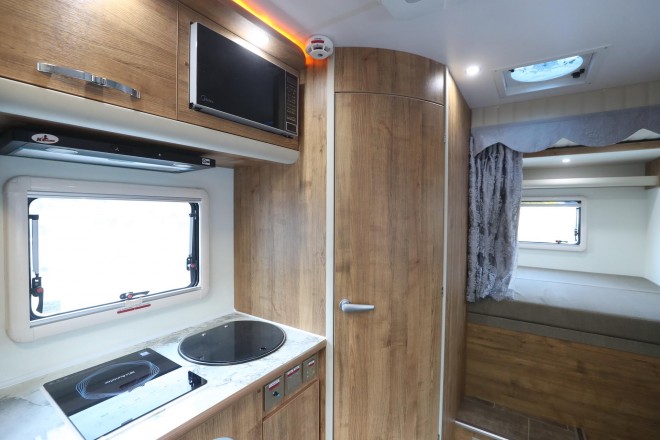 拓锐斯特“欧畅版TIC-621A”依维柯双拓展C型房车 WLH_6855