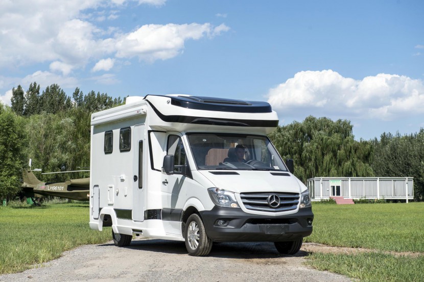 钧安房车奔驰奥斯汀双拓展房车128万元