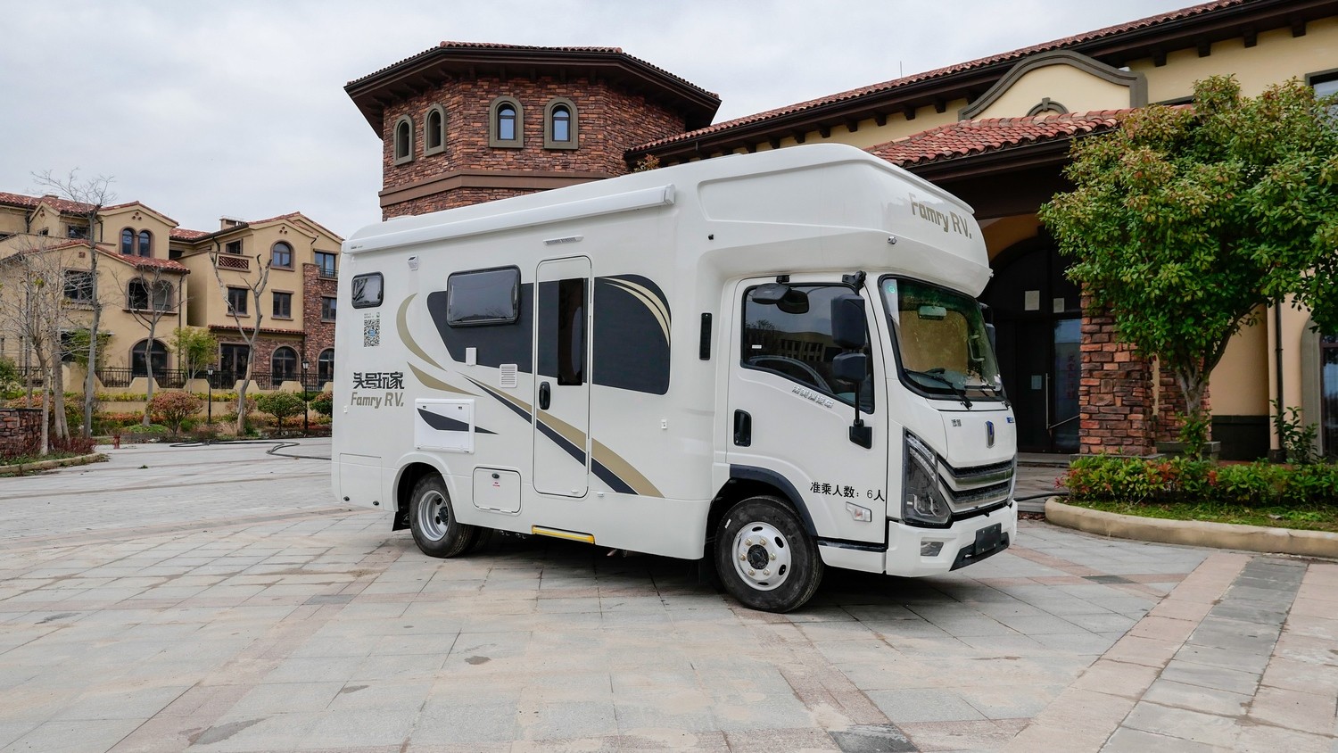 新能源干湿分离版白色图片欣赏-房车旅游网