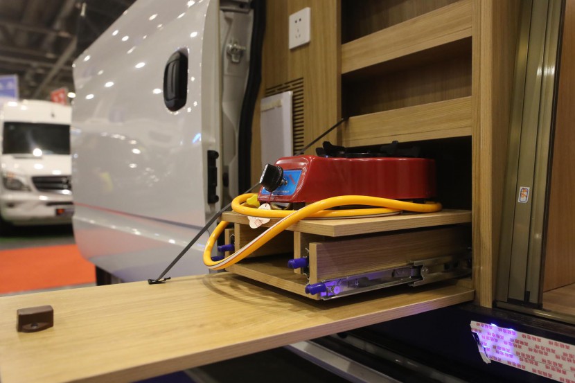 双景房车（国六）大通B型长轴高顶房车 25.8万元 WLH_4868