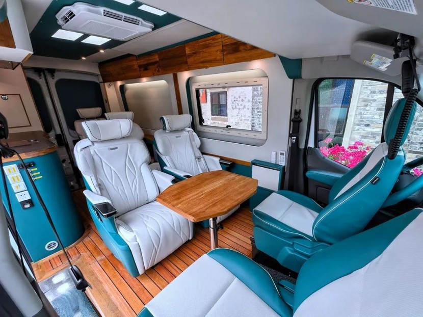 旅美速腾进口福特350SRW路航者四驱房车，邀您参加第五届郑州房车展，舒适生活，从不将就！75d9cdec4e78982c1e15d6bd4dadeae4