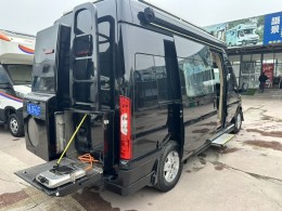 江铃 2020款商旅版 后置卫生间