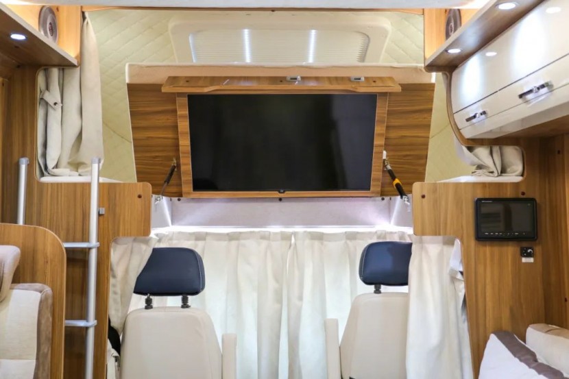 隆翠C620尊享版侧拓C型房车——极致、自由，给你独一无二的专属旅途！bba9dce244b60efb13b695327a7d740a