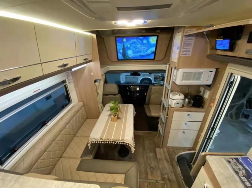 巍豪2022款旅行家1号房车游山玩水看世界遇花赏景品人间