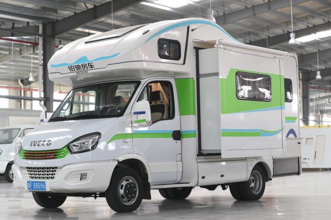 精致欧式风格、高端商务元素，“铂驰旅行家”单拓展房车 WLH_7270