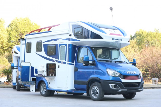 拓锐斯特“欧畅版TIC-621A”依维柯双拓展C型房车 WLH_6876