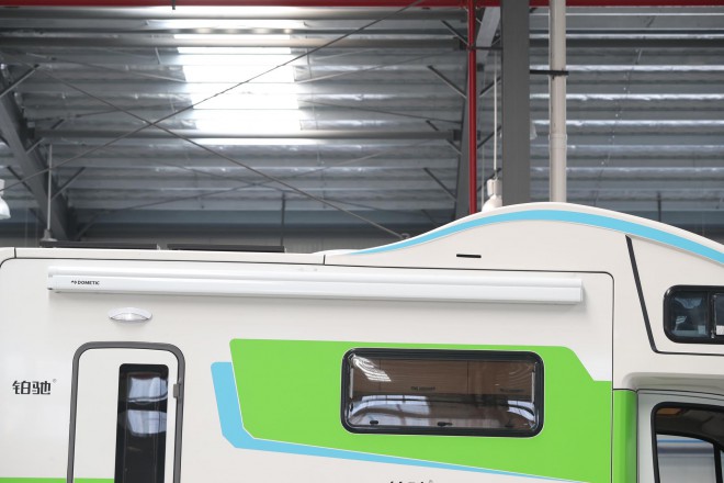 精致欧式风格、高端商务元素，“铂驰旅行家”单拓展房车 WLH_7252