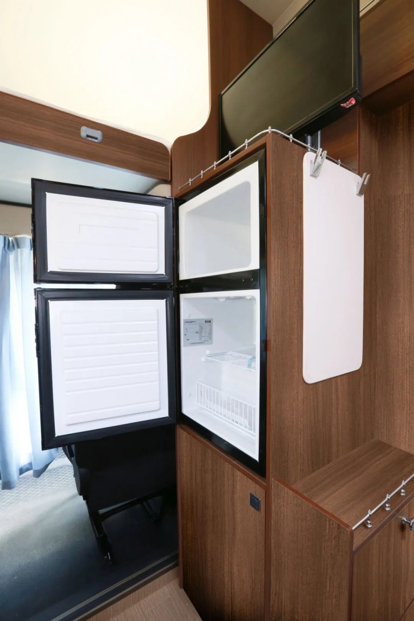 宇通依维柯欧胜C530舒适版房车