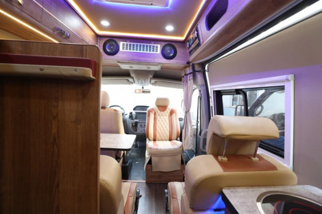 新品实拍，顺之旅大通自动挡长轴高顶B型房车e0855cc4207c4474bc4e312c0f49c495