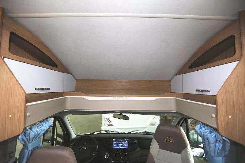 宇通依维柯欧胜C533豪华版无拓小顶房车