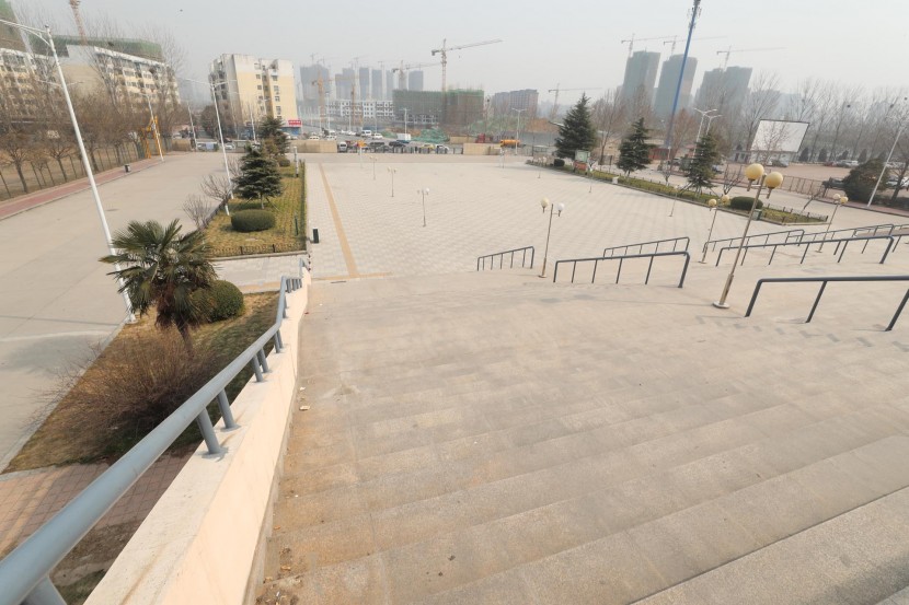 3.31郑州房车展场地河南省体育中心 WLH_2899