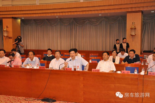 中汽协叶盛基秘书长出席2014中国（鹤壁）电子信息汽车电子电器产业发展合作交流会