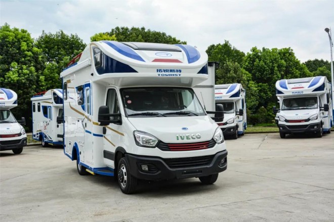 拓锐斯特房车：房车太阳能板一天能发多少度电？9e5f8e47dad743198feb5b55a31555ea