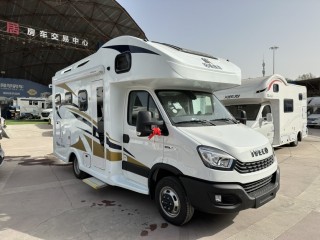 铭城房车 依维柯双拓展