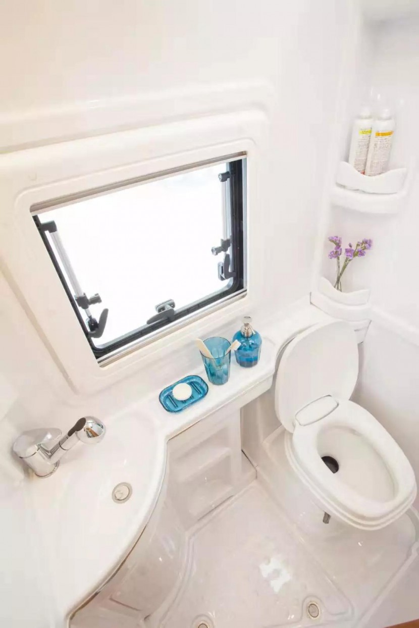 6.5洛阳房车展上汽大通房车携V80、V90B型C型房车亮相，原厂品质值得拥有14bc1995c3214019b2d4b72ae9c1341e