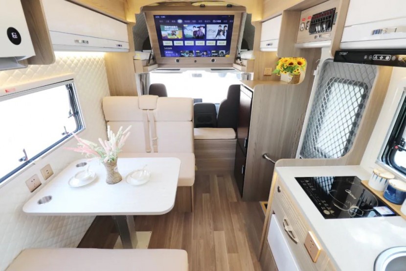 9月2日郑州房车展，新飞H300尊享版自动挡现车，阅尽山川，不忘初心！c950876e8560f1f0aed50576598a0641