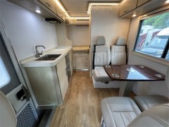 2018款上汽大通RV80 2.5T自动挡 C 型房车  上汽大通