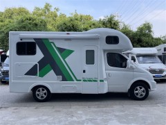2018款上汽大通RV80 2.5T自动挡 C 型房车  上汽大通