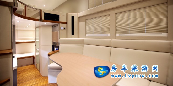 阿莫迪罗·远征者TGS6x6VL1升降顶8,000,000元起
