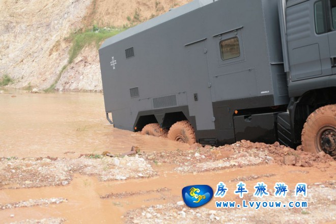 阿莫迪罗·远征者V1ATV型越野房车（曼TGA6X6）MAN底盘系列