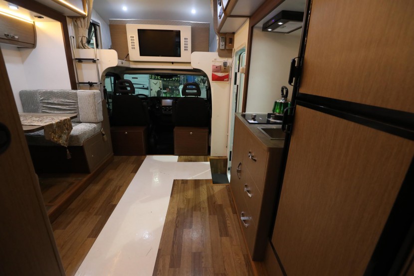 中道房车 进口依维柯中冀G8房车 92万元 WLH_6477