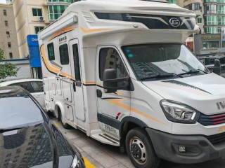 金冠房车 329D