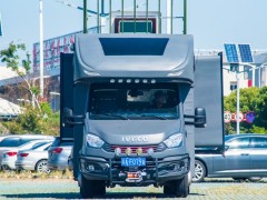 中意 三拓展房车