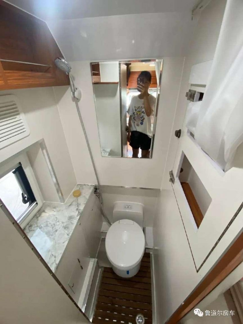 9月2日郑州房车展，鲁道尔大通V90高配版房车，高配生活，从此出发！fcaeb0bd76038bea1b091f461b08ef84_1654848967.4632_724