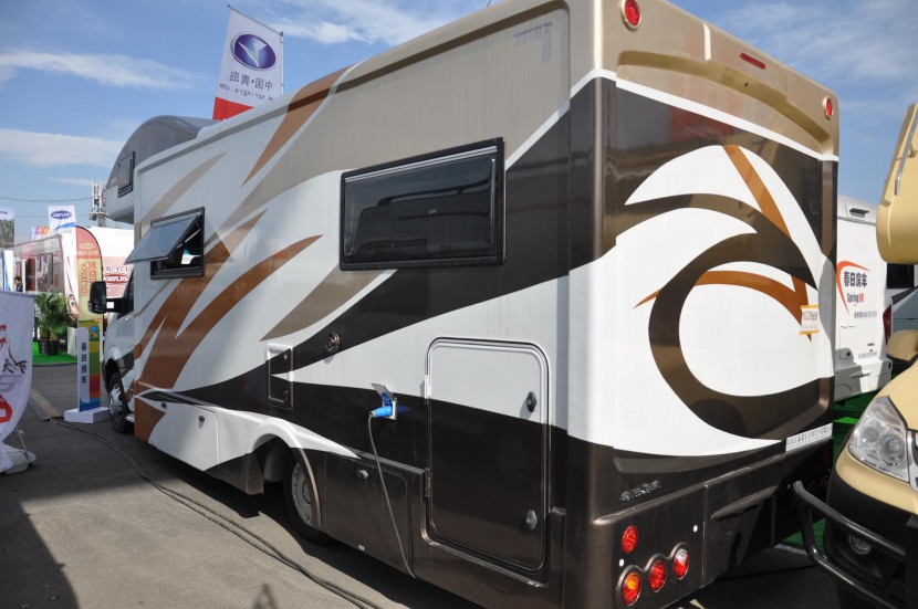 直降50万!独家团购108万即可抢购158万春田奔驰斯宾特524顶配房车 DSC_0157